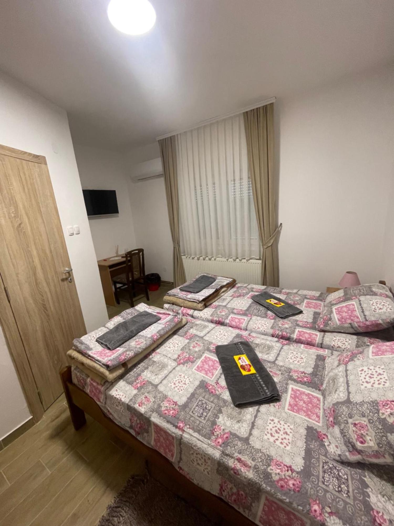 Hotel Zuta Osa Bela Crkva  Zewnętrze zdjęcie